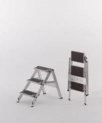 Null Klapptritt, Podest H 690mm, Einseitig, 3 Stufen, M. Kunststoffbelag, Alu