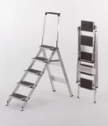 Null Klapptritt, Podest H 1150mm, Einseitig, 5 Stufen, M. Gummibelag, Alu, Sicherheitsbügel